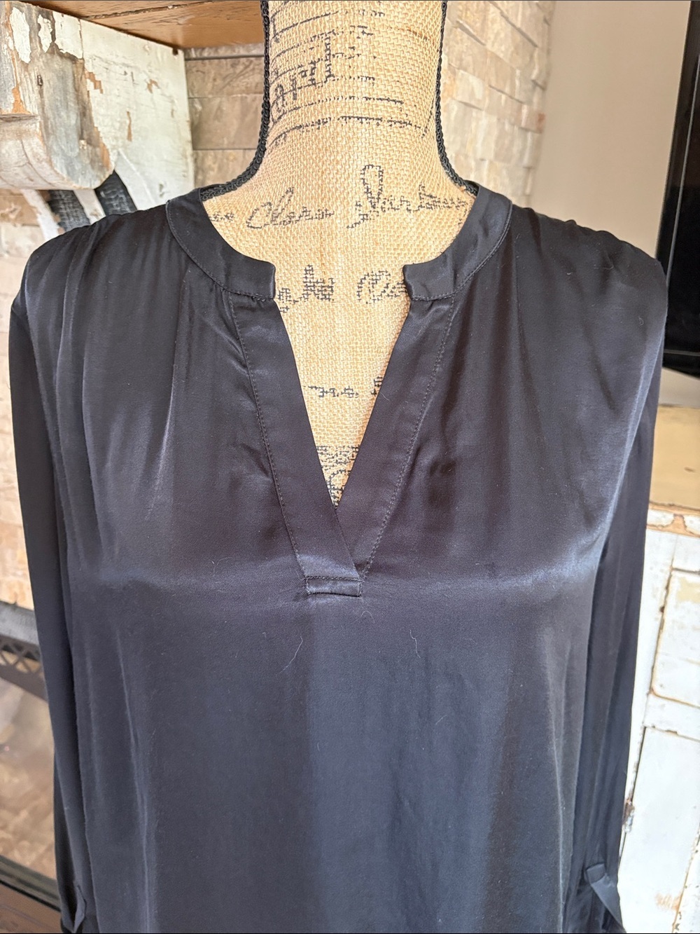 Nation LTE LA black v-neck long sleeve blouse viscose and rayon side slit - Picture 2 of 16